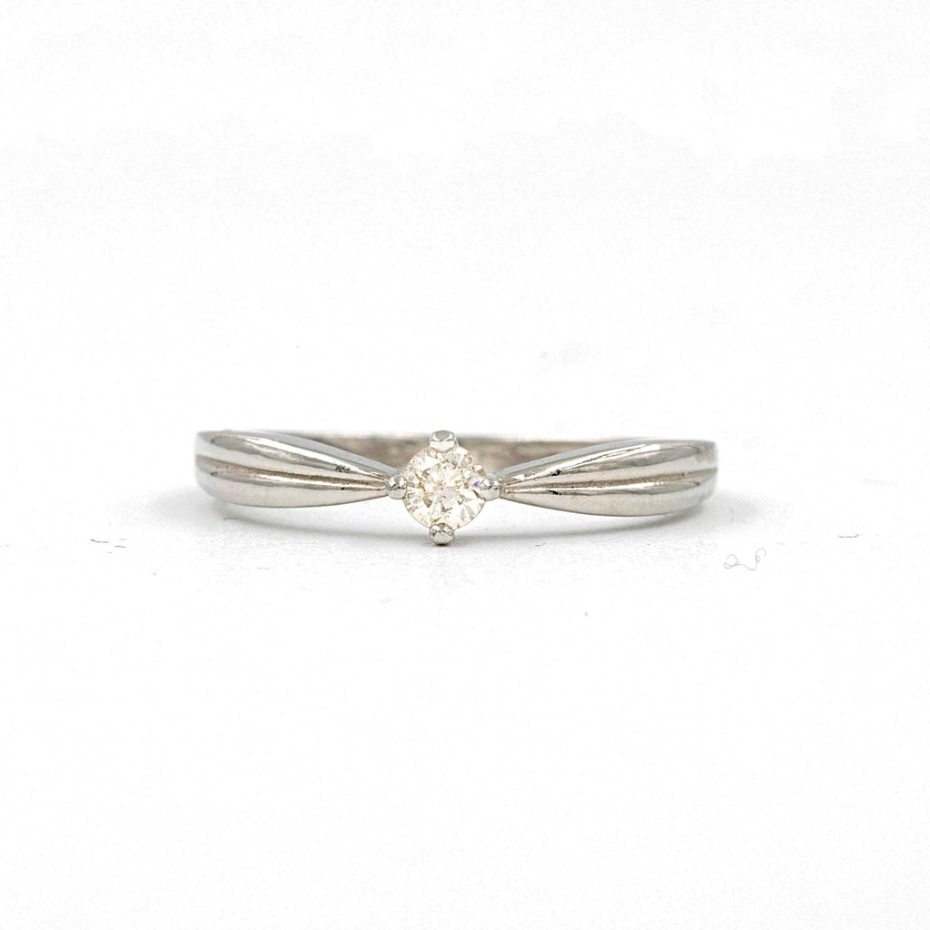 diamond promise ring reverse tapered fluted shank in platinum 0.12 cts brilliant cut