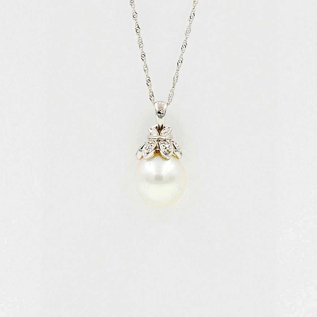 oval south sea cultured pearl and diamond pendant 0.12 cts t.w. 14 kt white gold pendant and chain