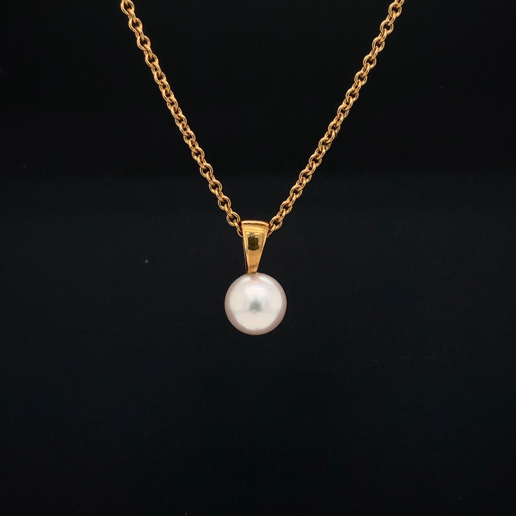 imperial crown cultured akoya pearl 7mm  pendant in 18kt yellow gold.