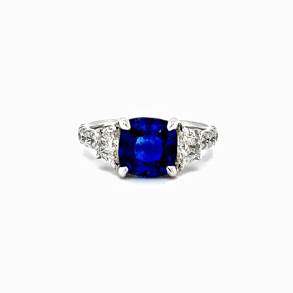 Royal Blue Sapphire Gold Ring (Design A2) | GemPundit